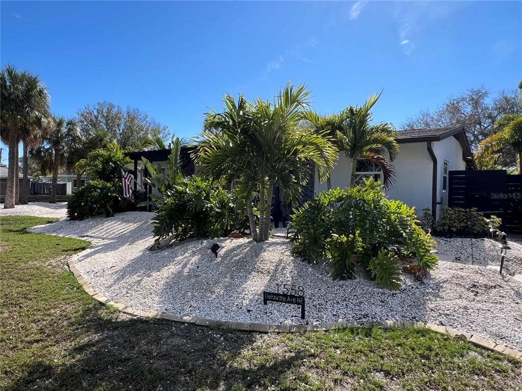 1558 DELAWARE AVENUE NE ST PETERSBURG, FL 33703