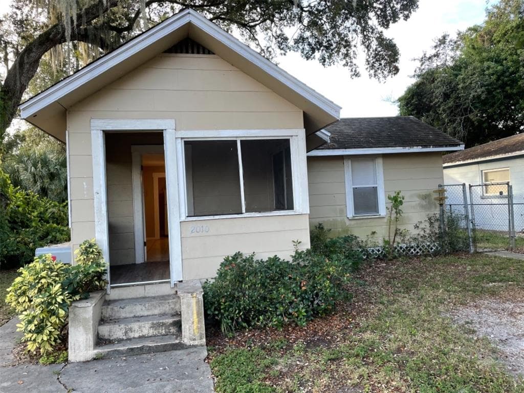 2010 28TH AVENUE N ST PETERSBURG, FL 33713