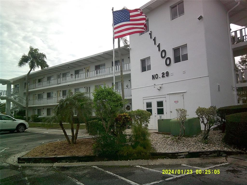 11100 86TH AVENUE UNIT 106 SEMINOLE, FL 33772