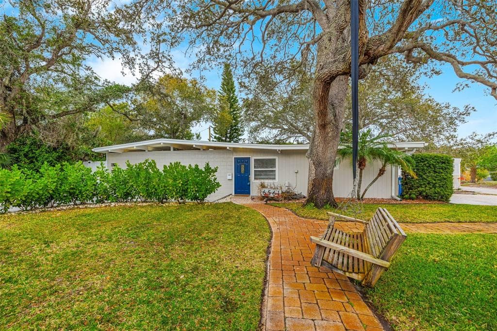6561 MANGO AVENUE S ST PETERSBURG, FL 33707