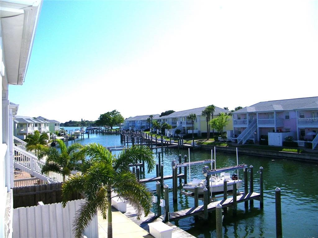 5135 COQUINA KEY DRIVE SE UNIT E ST PETERSBURG, FL 33705