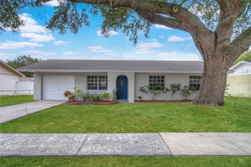1215 SAGAMORE DRIVE SEFFNER, FL 33584