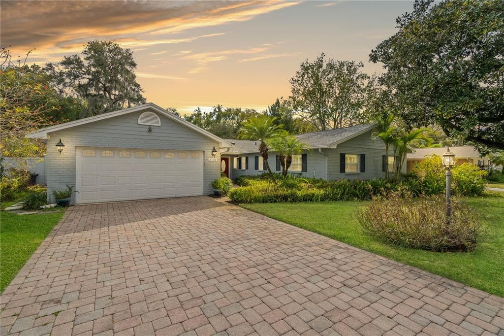 2102 W KYRA DRIVE TAMPA, FL 33612