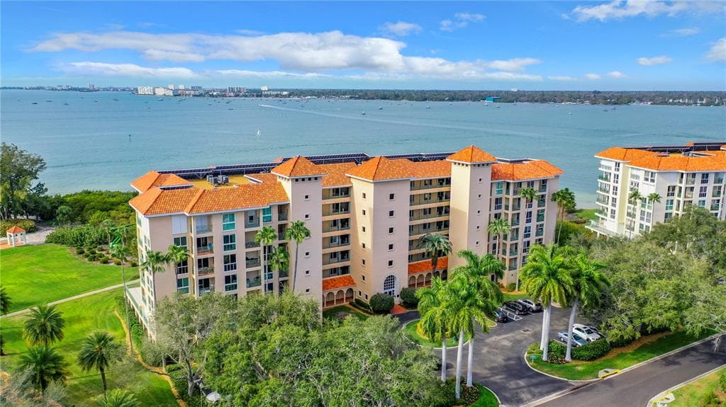 4737 DOLPHIN CAY LANE S UNIT 306 ST PETERSBURG, FL 33711