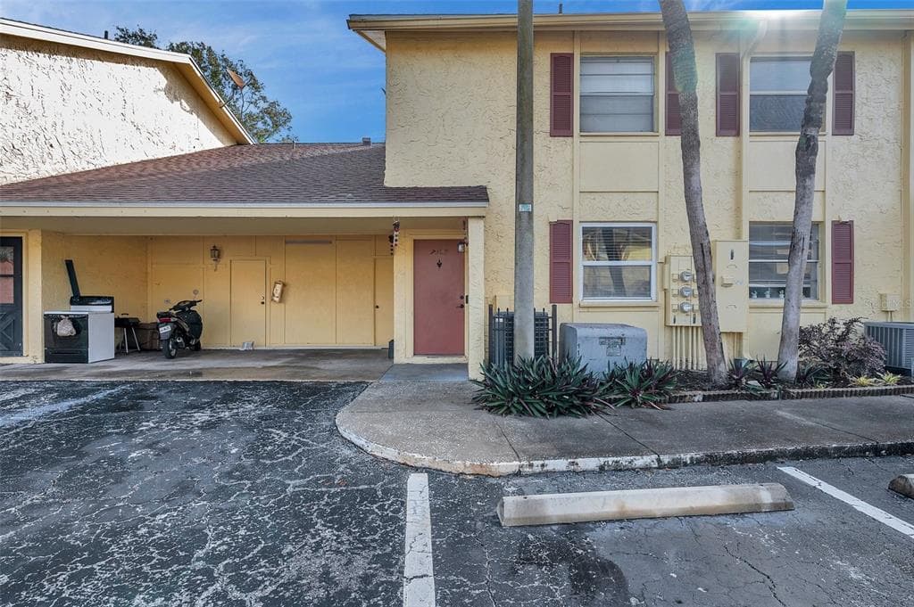 7505 BOLANOS COURT UNIT 7505 TAMPA, FL 33615