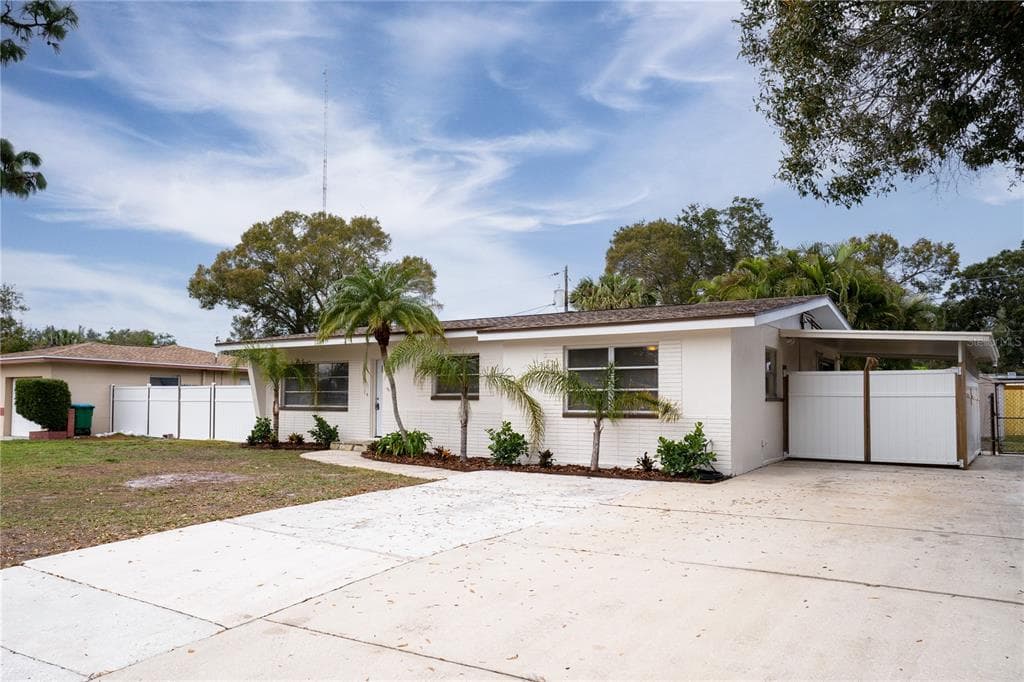 8715 FLAME VINE AVENUE SEMINOLE, FL 33777