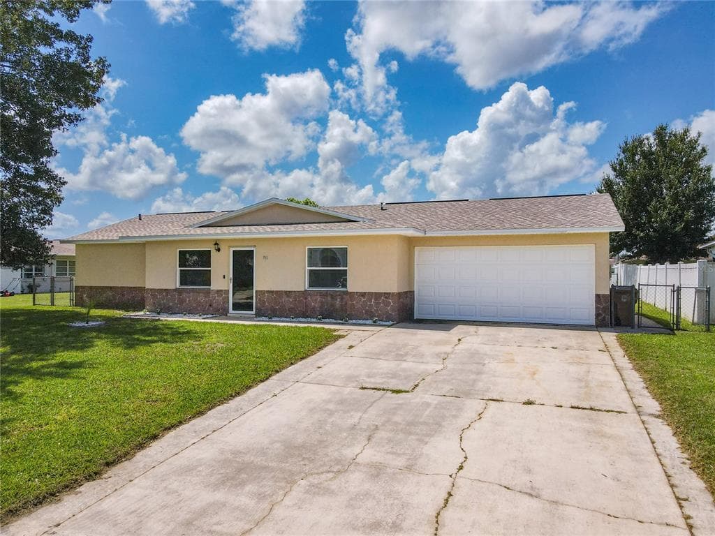 741 MADERIA COURT KISSIMMEE, FL 34758
