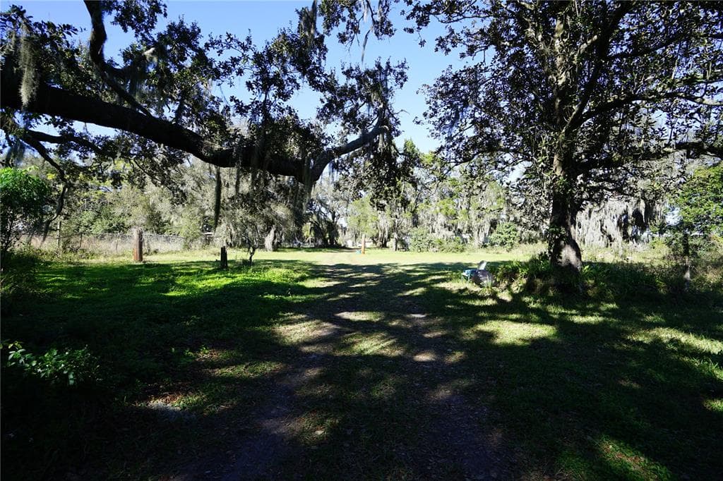 940 TANNER ROAD PLANT CITY, FL 33566