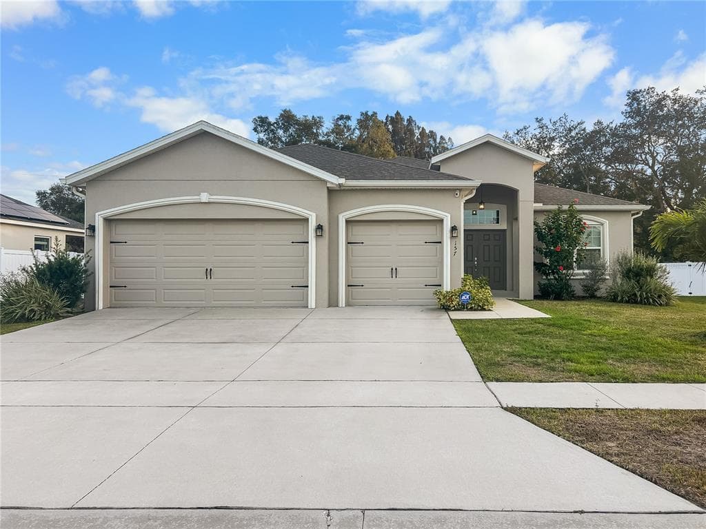 157 CLOVERBROOK TRAIL DAVENPORT, FL 33837