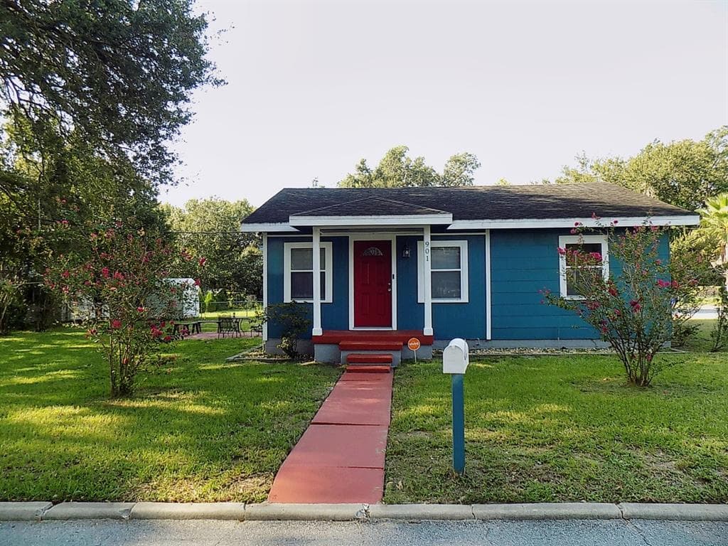901 E LOWELL STREET LAKELAND, FL 33805