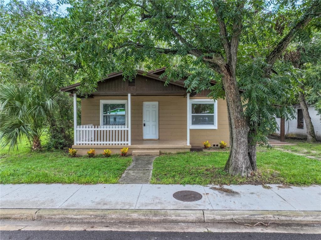 421 MODEL STREET DAYTONA BEACH, FL 32114