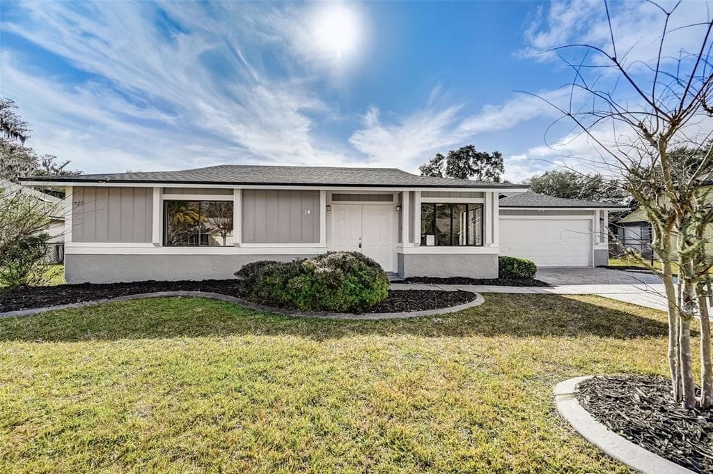 10 BLACKTHORN COURT PALM COAST, FL 32137