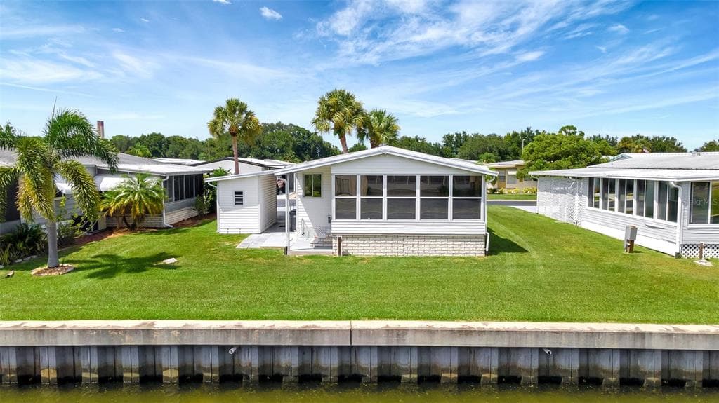 118 S SAINT THOMAS CIRCLE APOLLO BEACH, FL 33572