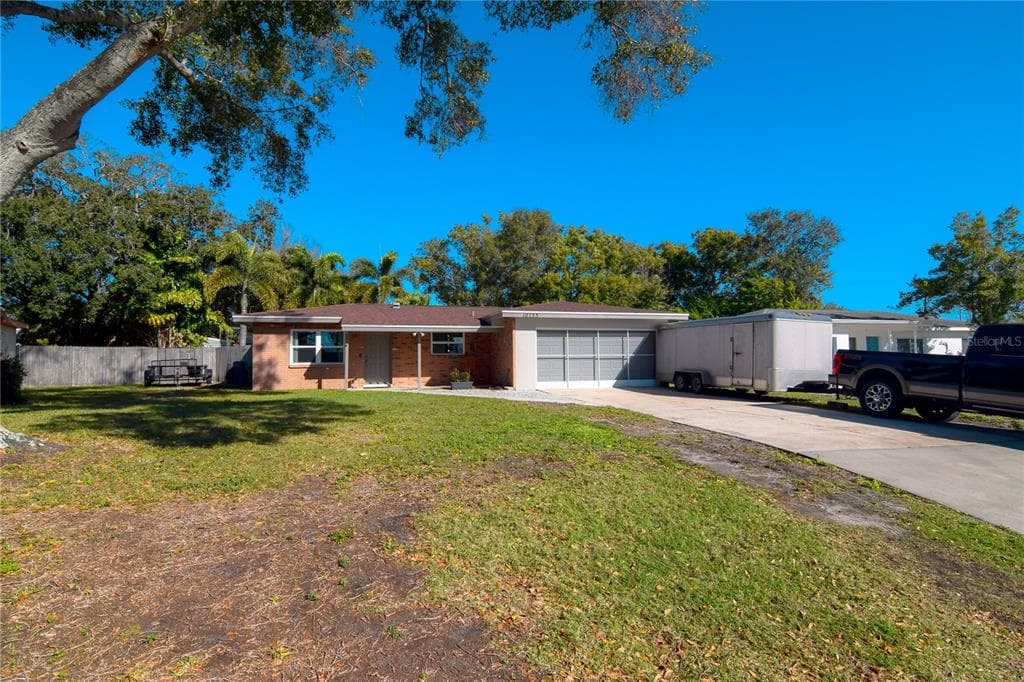 10755 VILLAGE GREEN AVENUE SEMINOLE, FL 33772