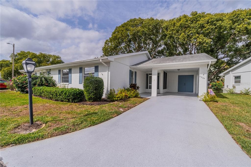 2334 GAINESBOROUGH LOOP UNIT 221 SUN CITY CENTER, FL 33573