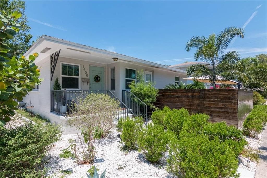 1400 LOCUST STREET NE ST PETERSBURG, FL 33704