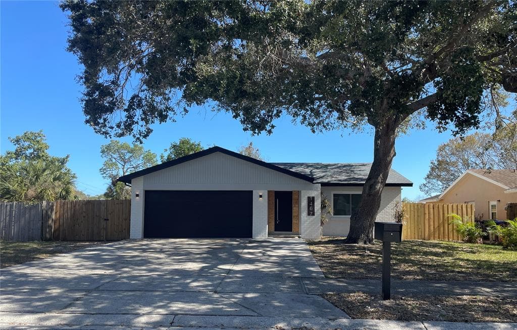 1467 CHESTERFIELD DR DUNEDIN, FL 34698