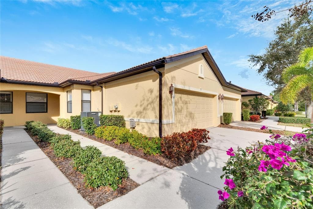 313 BLUEWATER FALLS COURT APOLLO BEACH, FL 33572