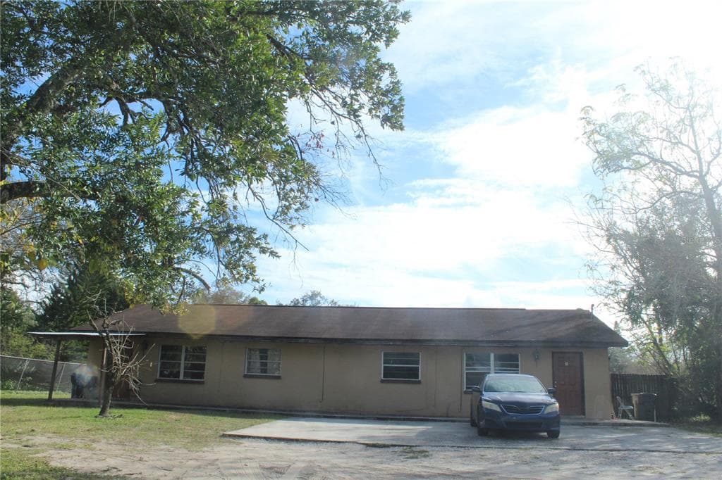4909 E HANNA AVENUE TAMPA, FL 33610