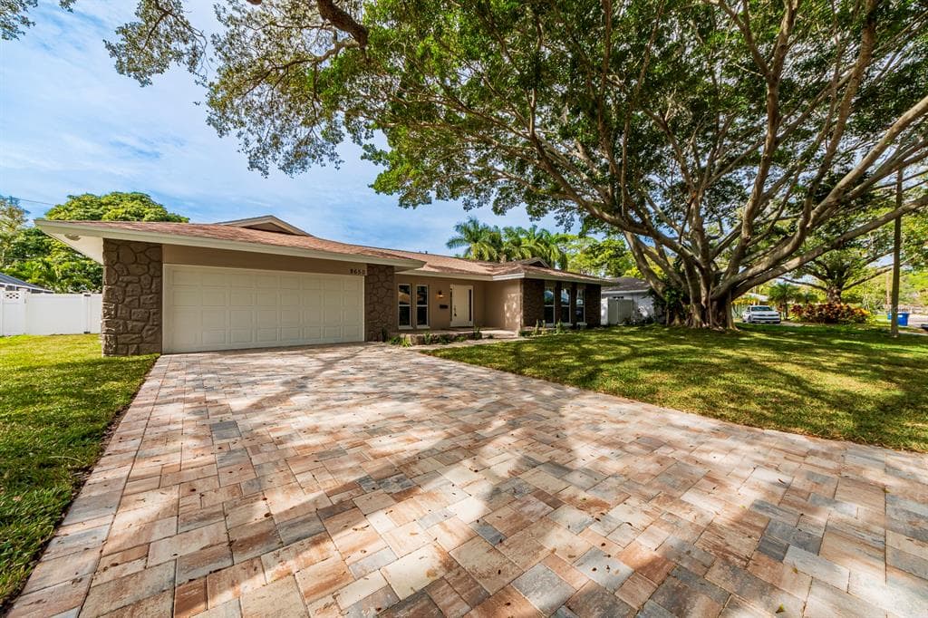8650 15TH STREET N ST PETERSBURG, FL 33702
