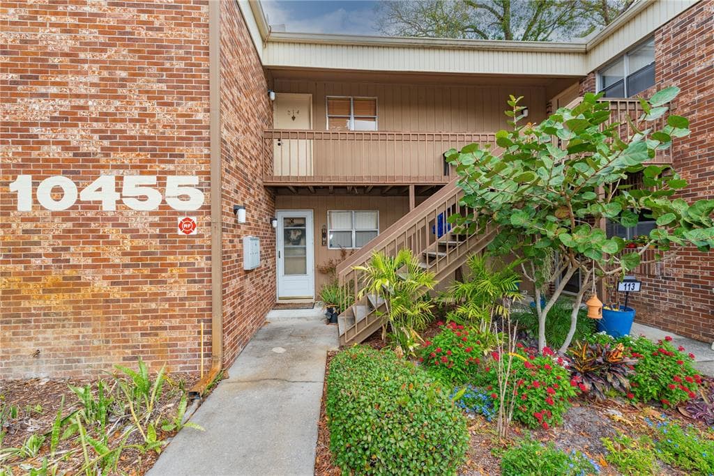 10455 CARROLLBROOK COURT UNIT 214 TAMPA, FL 33618