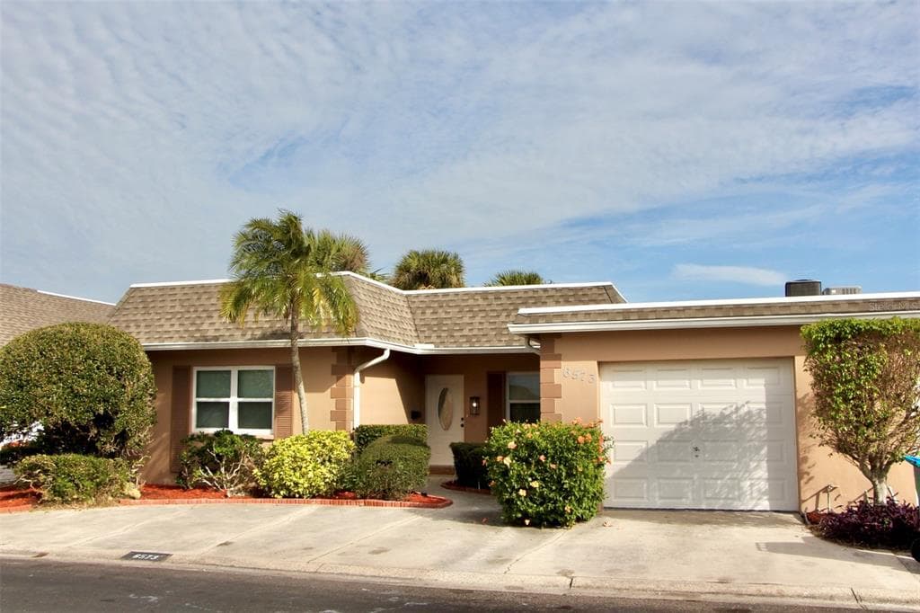 6573 GRAND BAHAMA DRIVE UNIT 1 LARGO, FL 33777