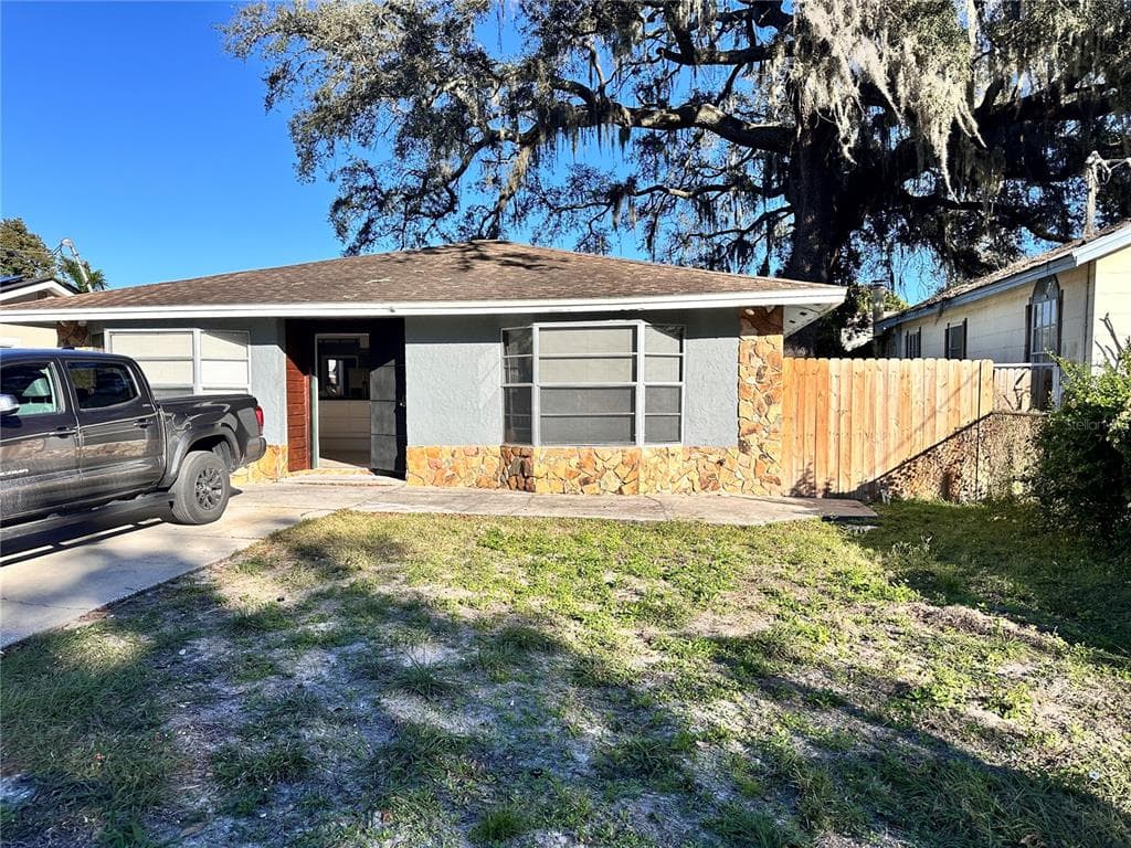 8411 N DEXTER AVENUE TAMPA, FL 33604