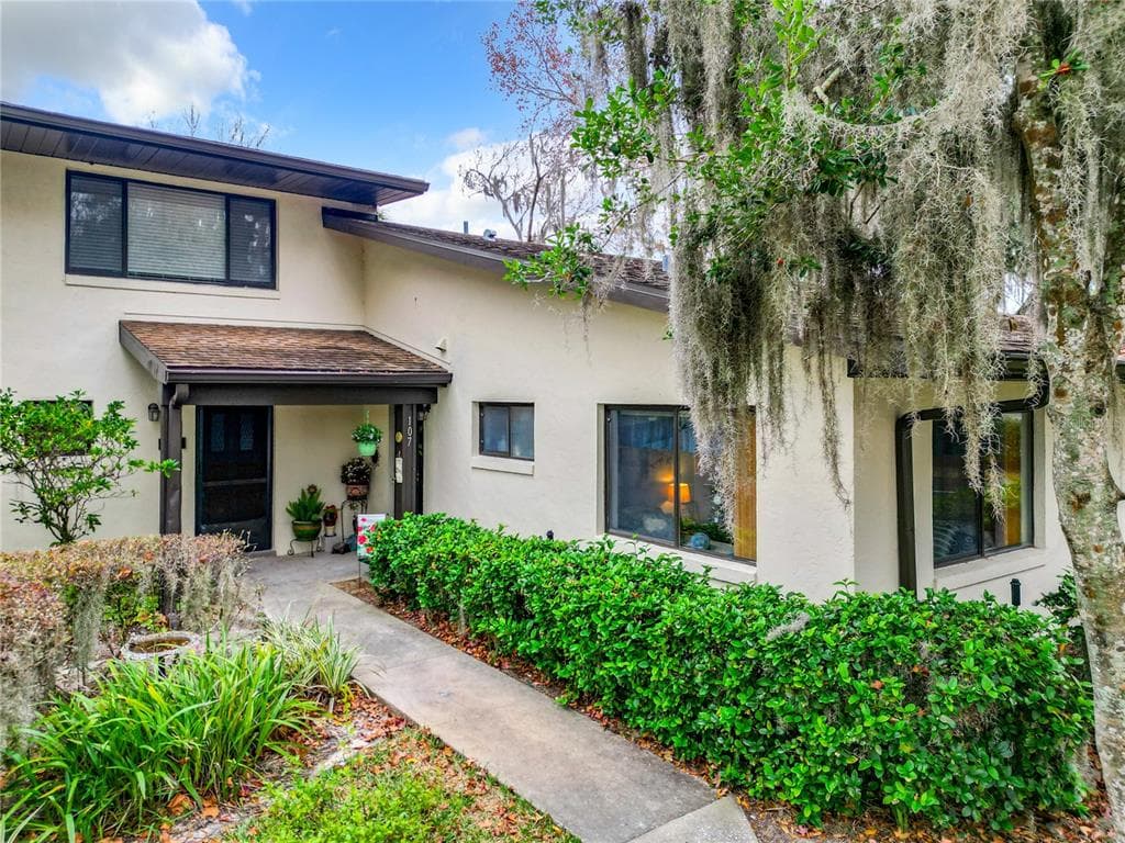 1637 SE PARADISE CIRCLE UNIT 107 CRYSTAL RIVER, FL 34429