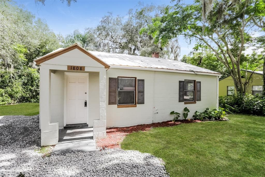1808 HAMMOCK STREET LEESBURG, FL 34748
