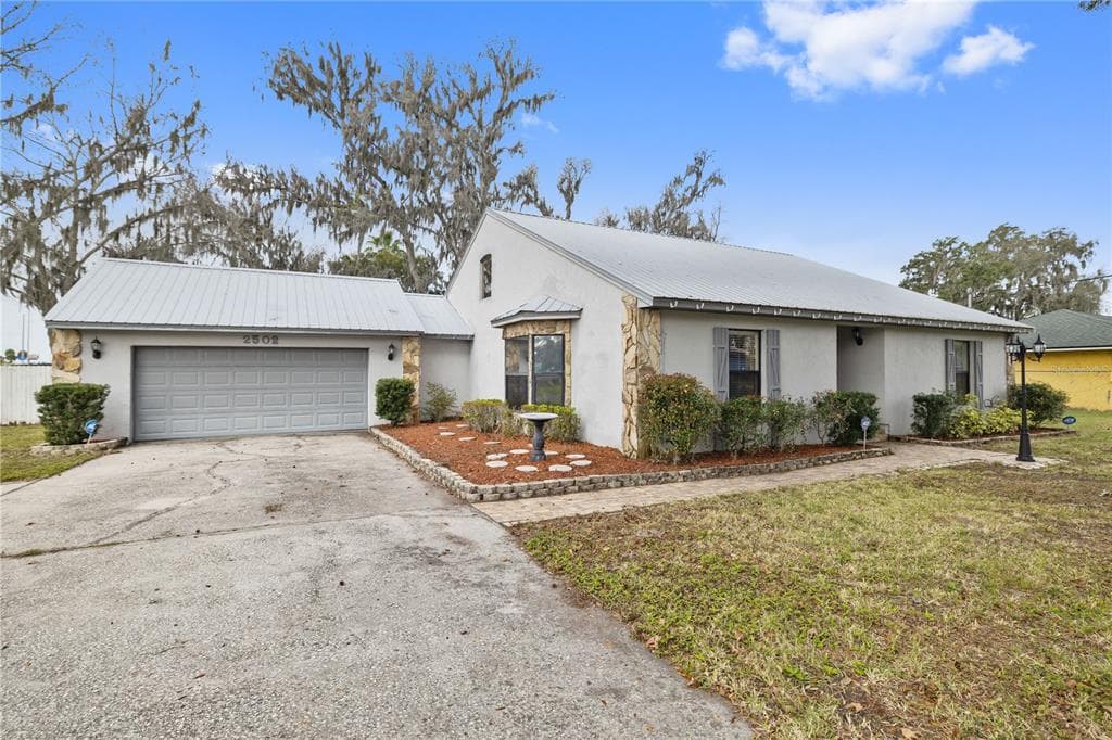 2502 SAVANNAH DRIVE