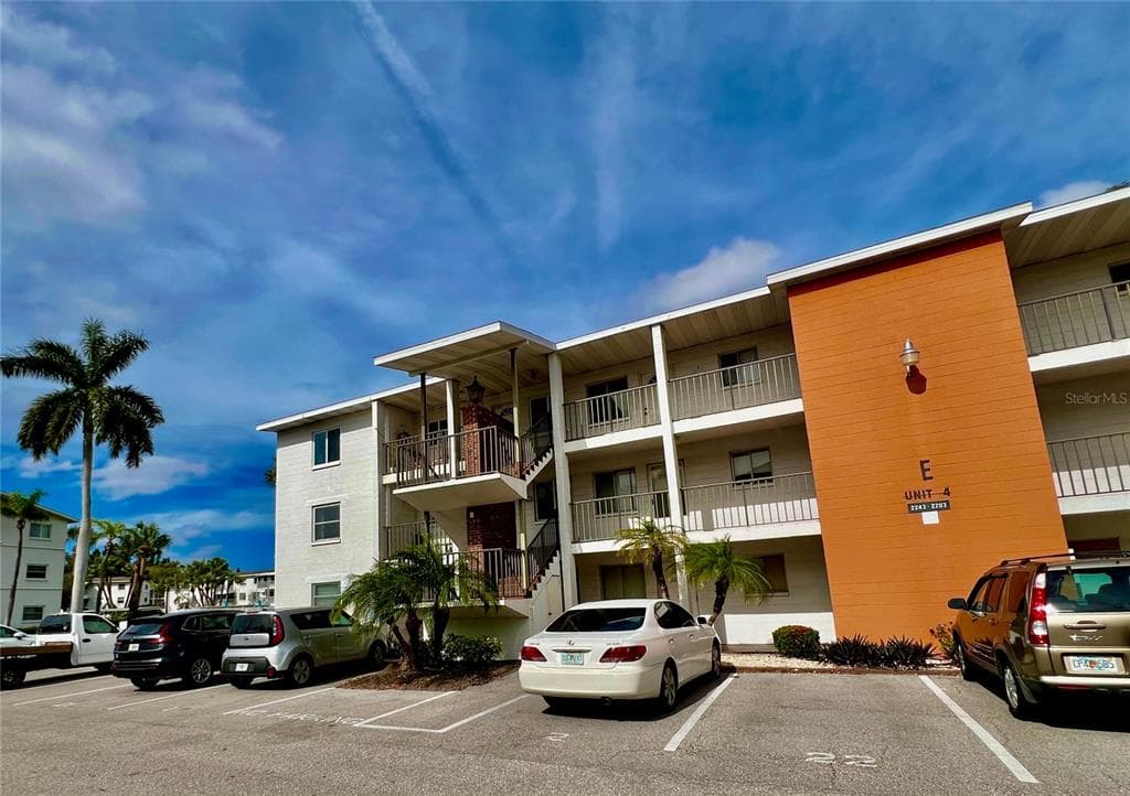 2215 SUNSET DRIVE UNIT E1 BRADENTON, FL 34207