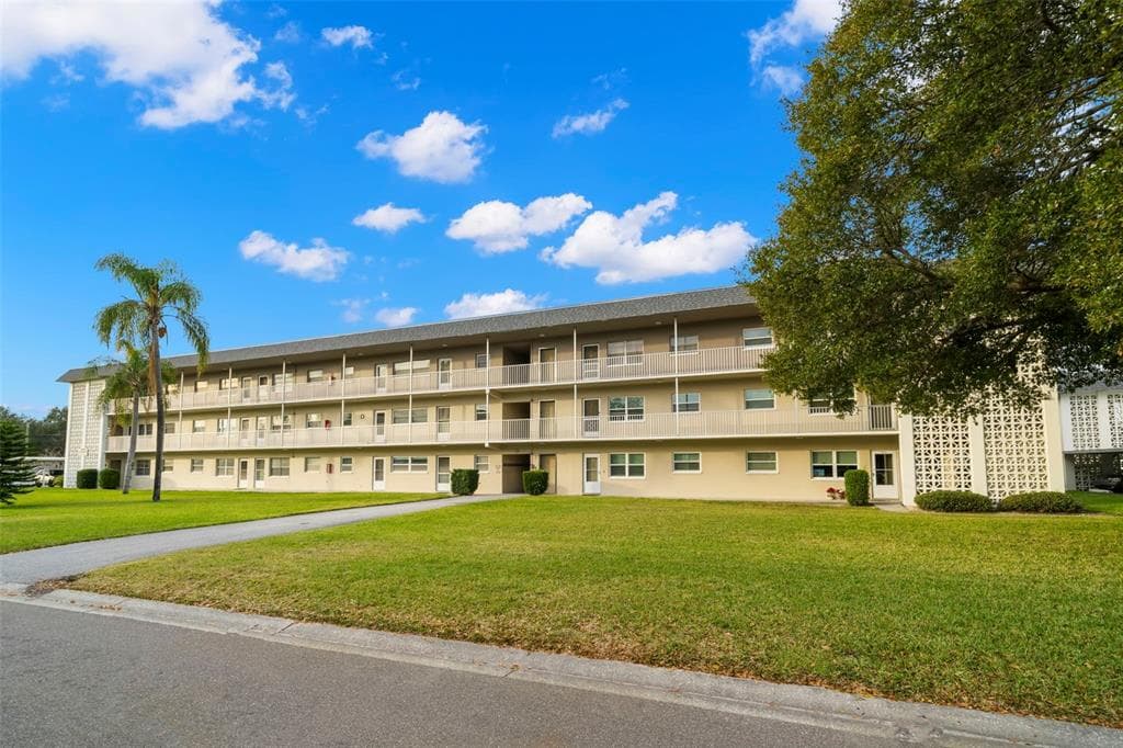 5725 12TH AVENUE N UNIT 106D ST PETERSBURG, FL 33710