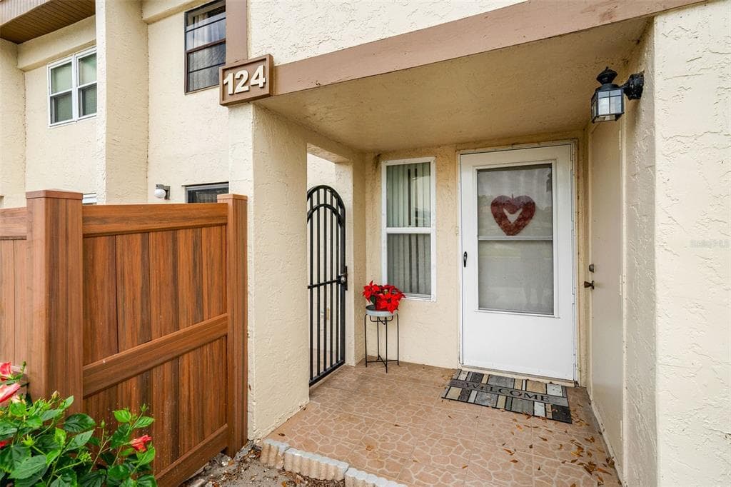 9209 SEMINOLE BOULEVARD UNIT 124 SEMINOLE, FL 33772