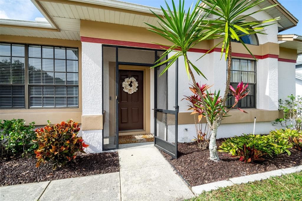 452 WATERFORD CIRCLE W TARPON SPRINGS, FL 34688