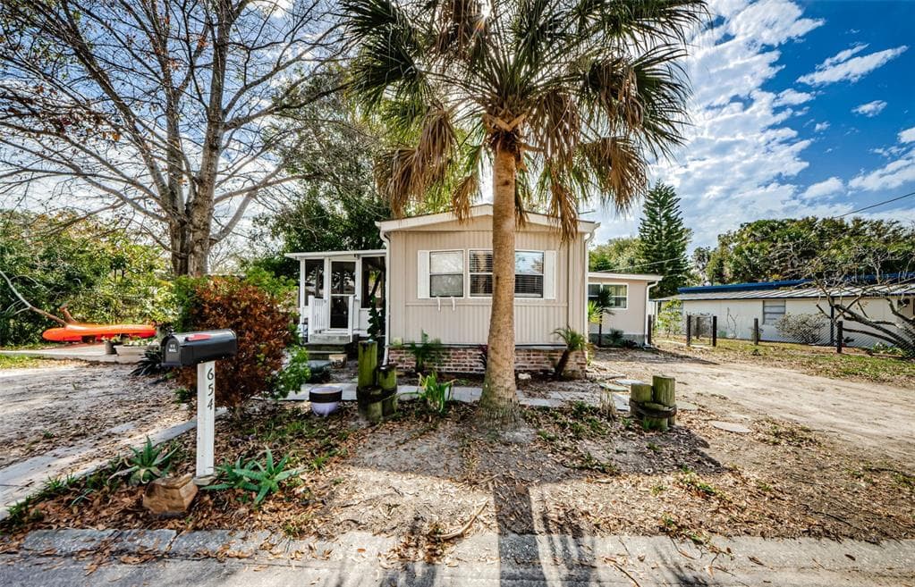 654 RIVER VILLAGE DR TARPON SPRINGS, FL 34689