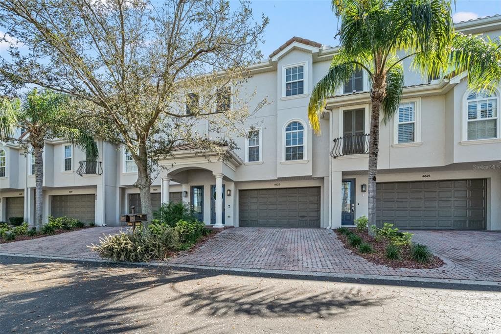 4623 OVERLOOK DRIVE NE ST PETERSBURG, FL 33703