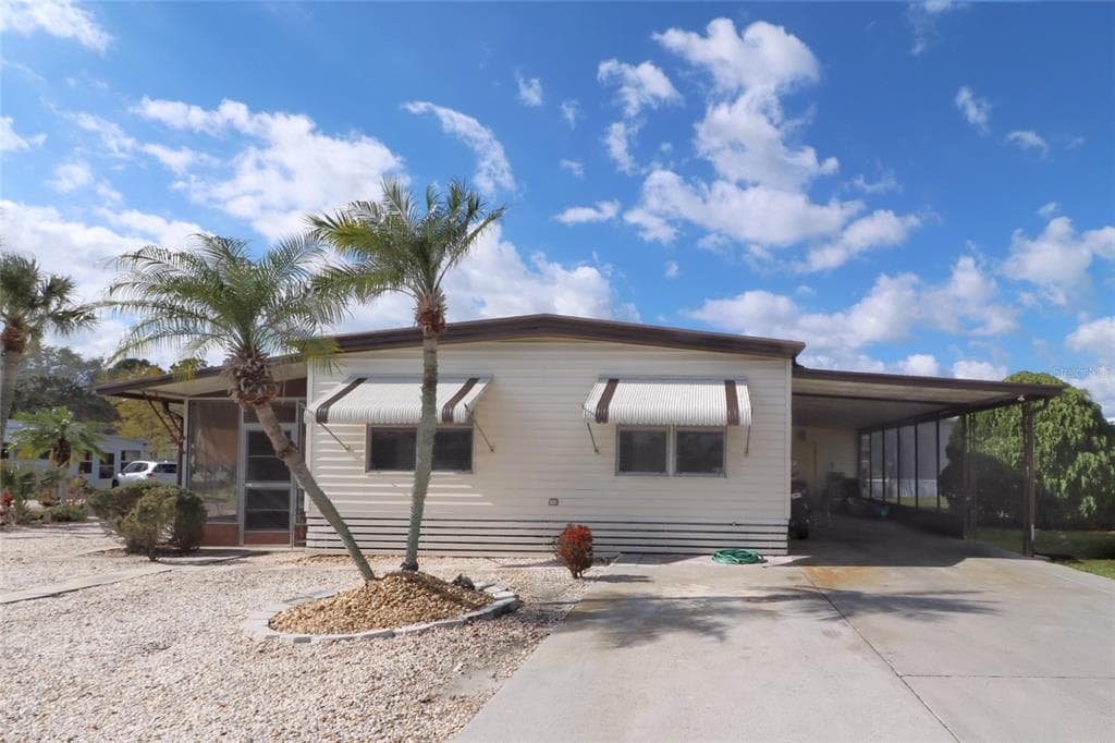102 SAINT KITTS WAY APOLLO BEACH, FL 33572