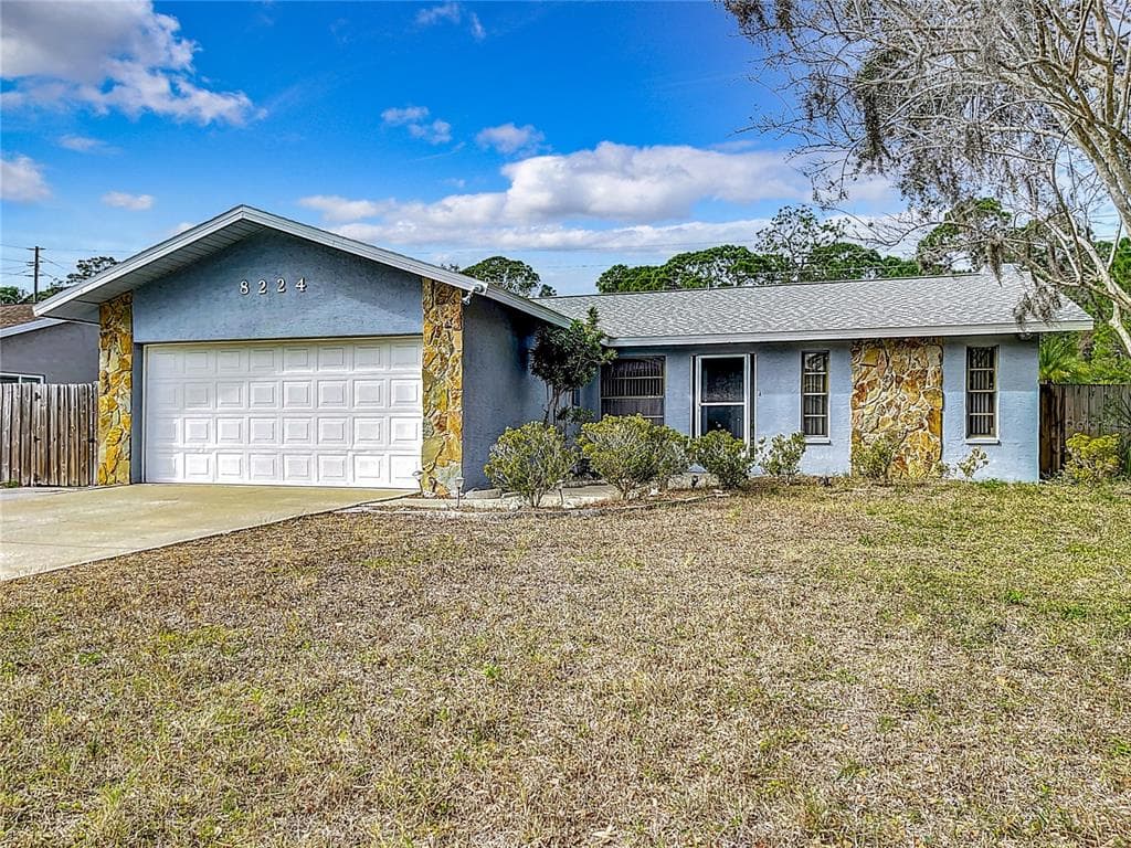8224 PARKWOOD BOULEVARD SEMINOLE, FL 33777