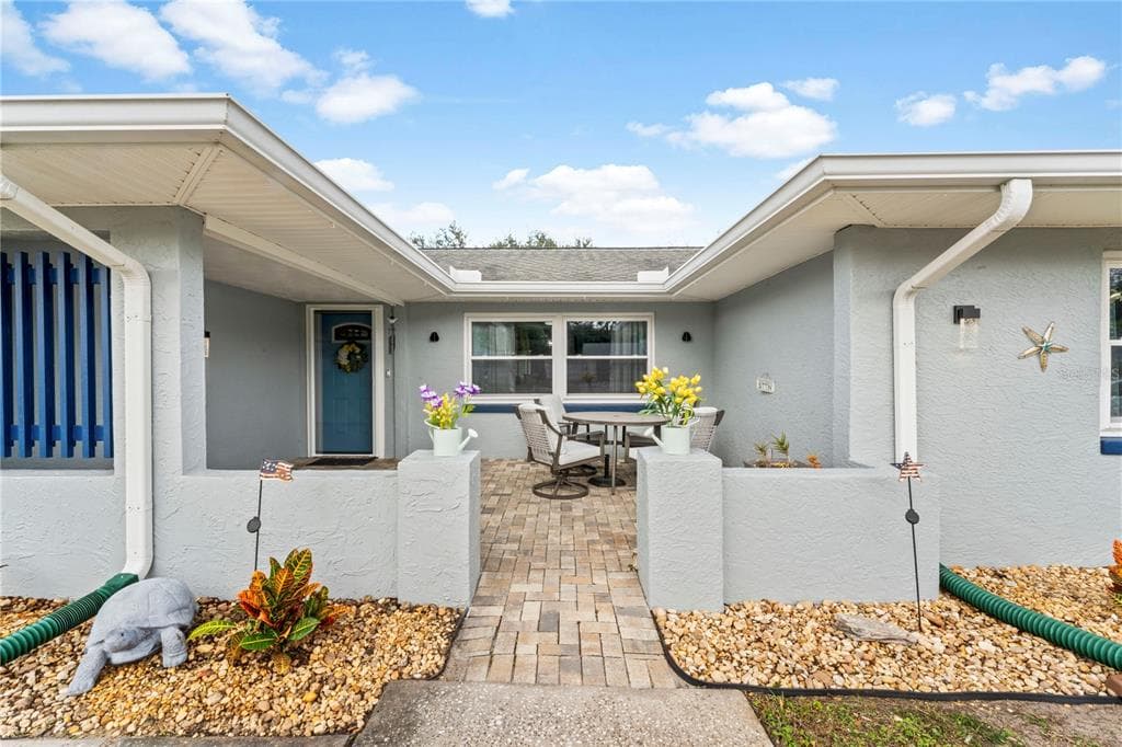 209 EARL STREET TARPON SPRINGS, FL 34689