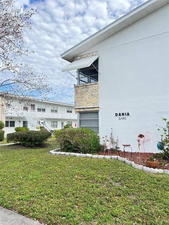 5895 18TH STREET N UNIT 4 ST PETERSBURG, FL 33714