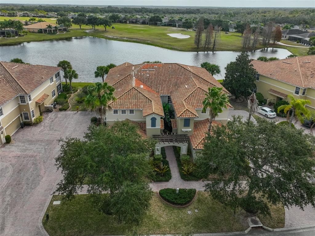 1370 EMERALD DUNES DRIVE UNIT 1370 SUN CITY CENTER, FL 33573