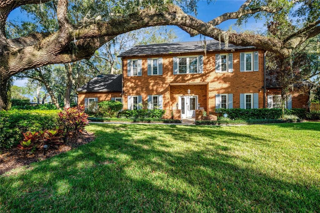 807 CENTERBROOK DRIVE BRANDON, FL 33511