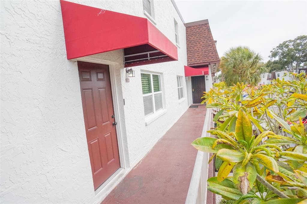 9205 TUDOR DRIVE UNIT C208 TAMPA, FL 33615