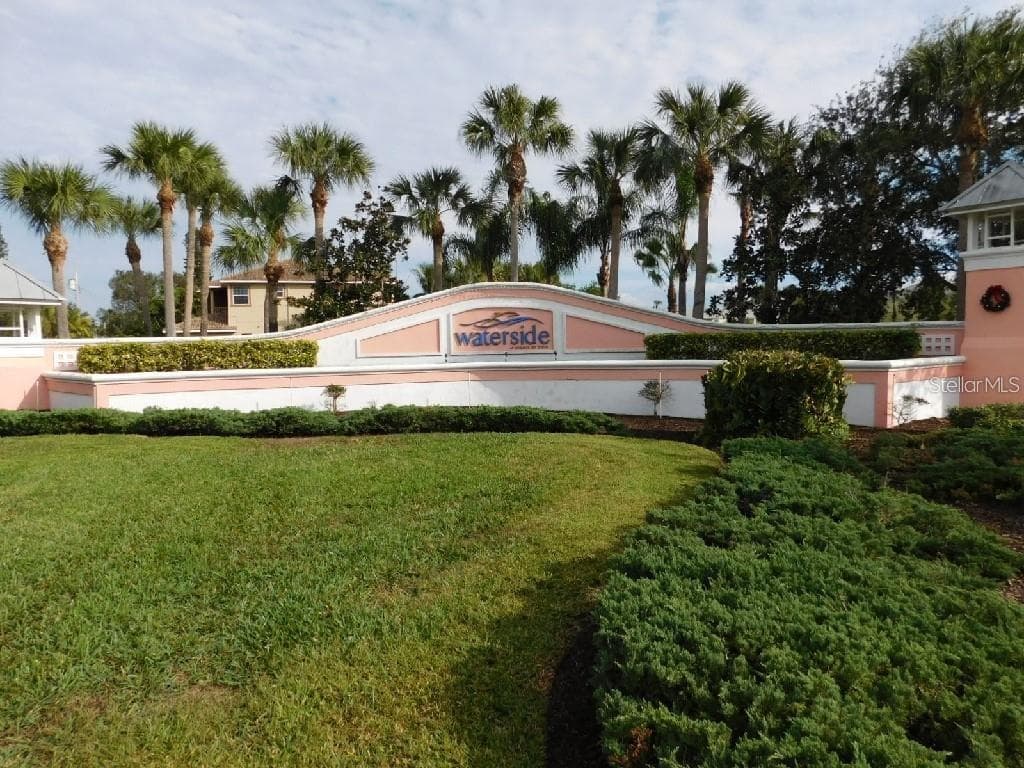 5196 BEACH DRIVE SE UNIT B ST PETERSBURG, FL 33705