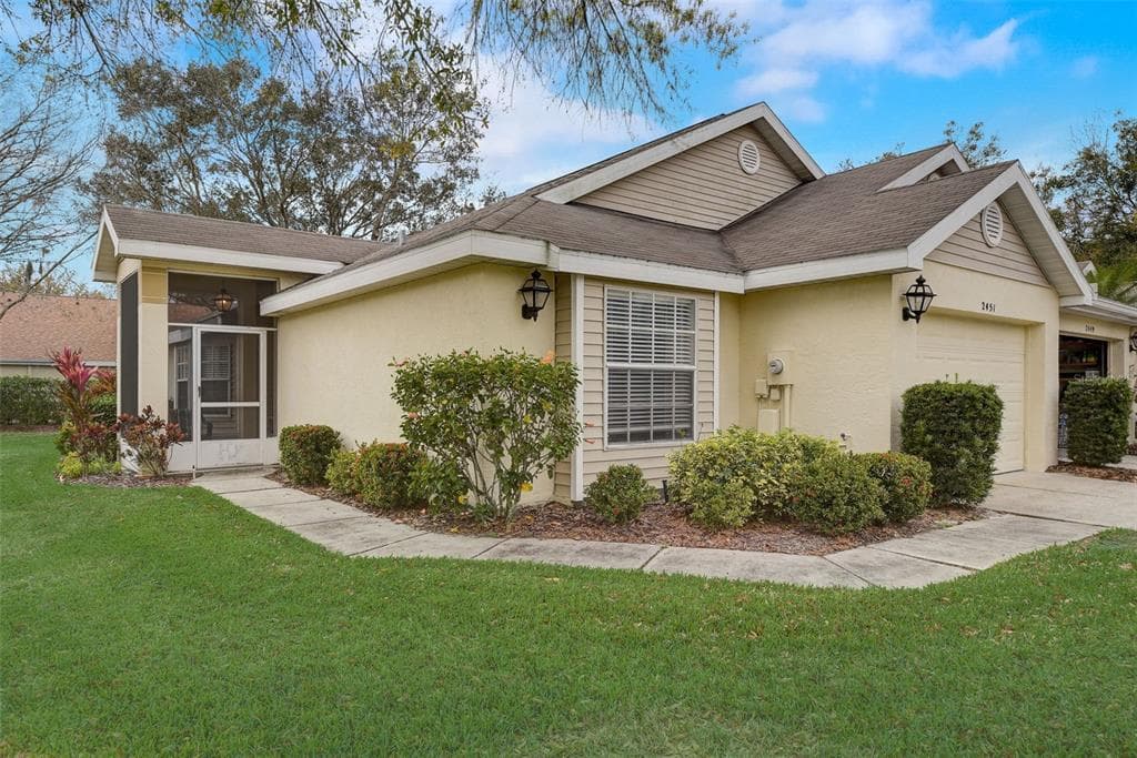 2451 NANTUCKET HARBOR LOOP UNIT 1114 SUN CITY CENTER, FL 33573