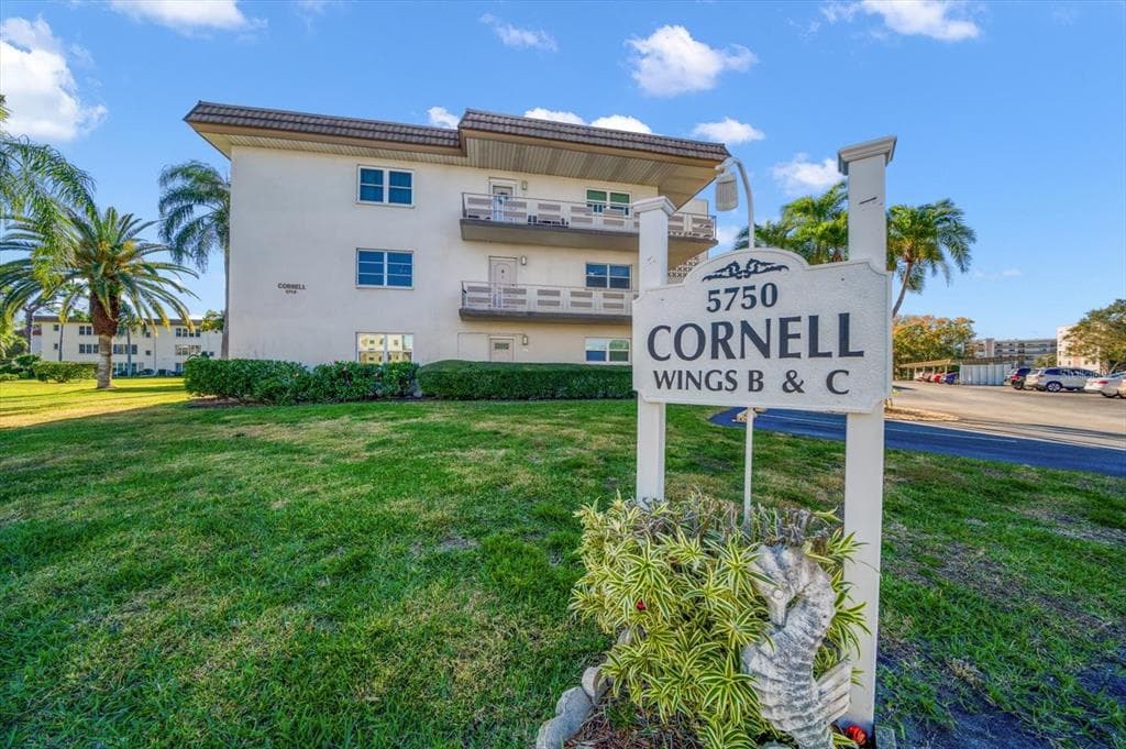 5750 80TH STREET N UNIT B304 ST PETERSBURG, FL 33709