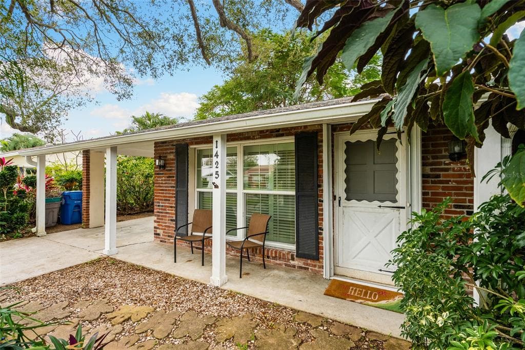 1425 29TH AVENUE VERO BEACH, FL 32960