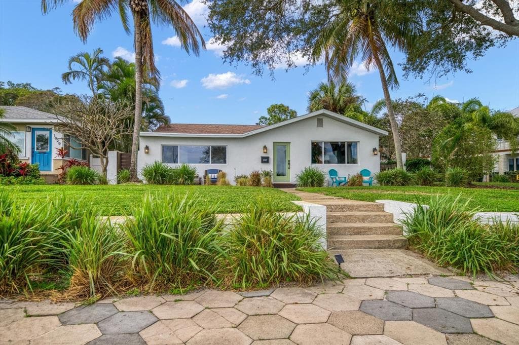 1817 BEACH DRIVE SE ST PETERSBURG, FL 33705