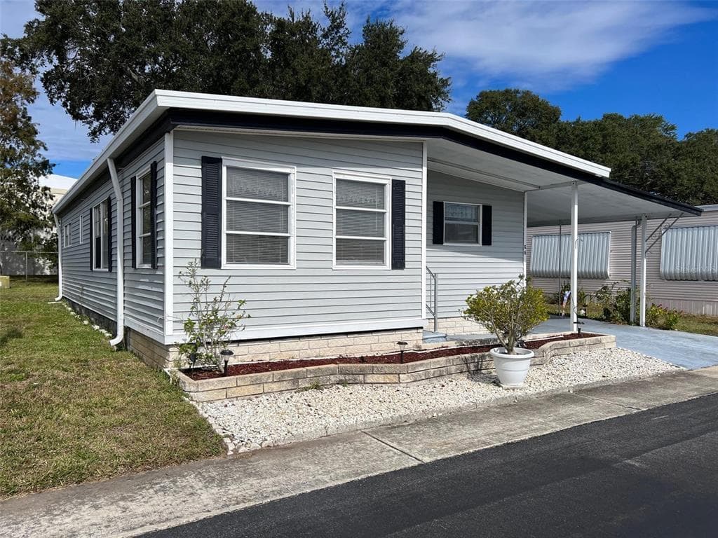 66 ROYAL PALM CIRCLE LARGO, FL 33778