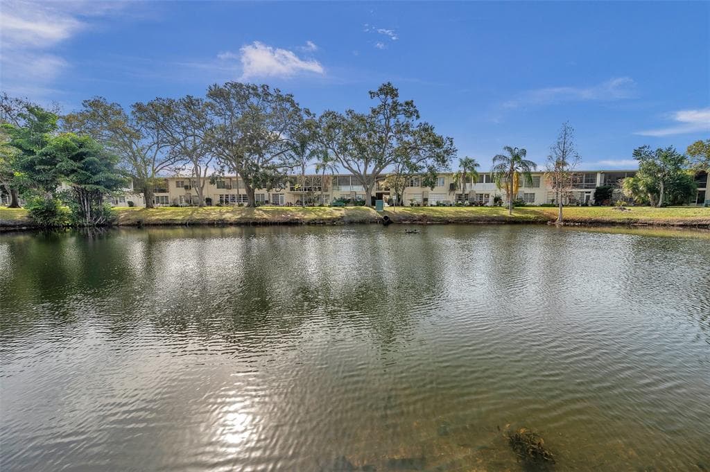 5664 40TH TERRACE N UNIT 433 KENNETH CITY, FL 33709